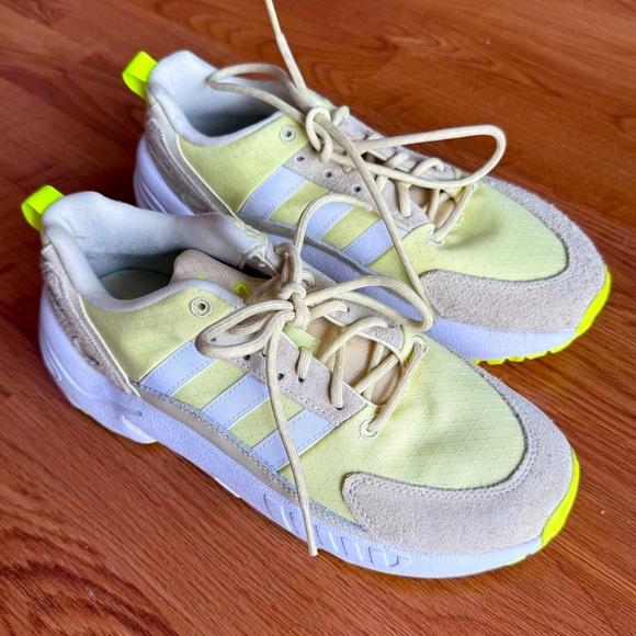 Adidas Women's Zx 22 Boost Chunky Sneaker Size 7.5 - Picture 1 of 4